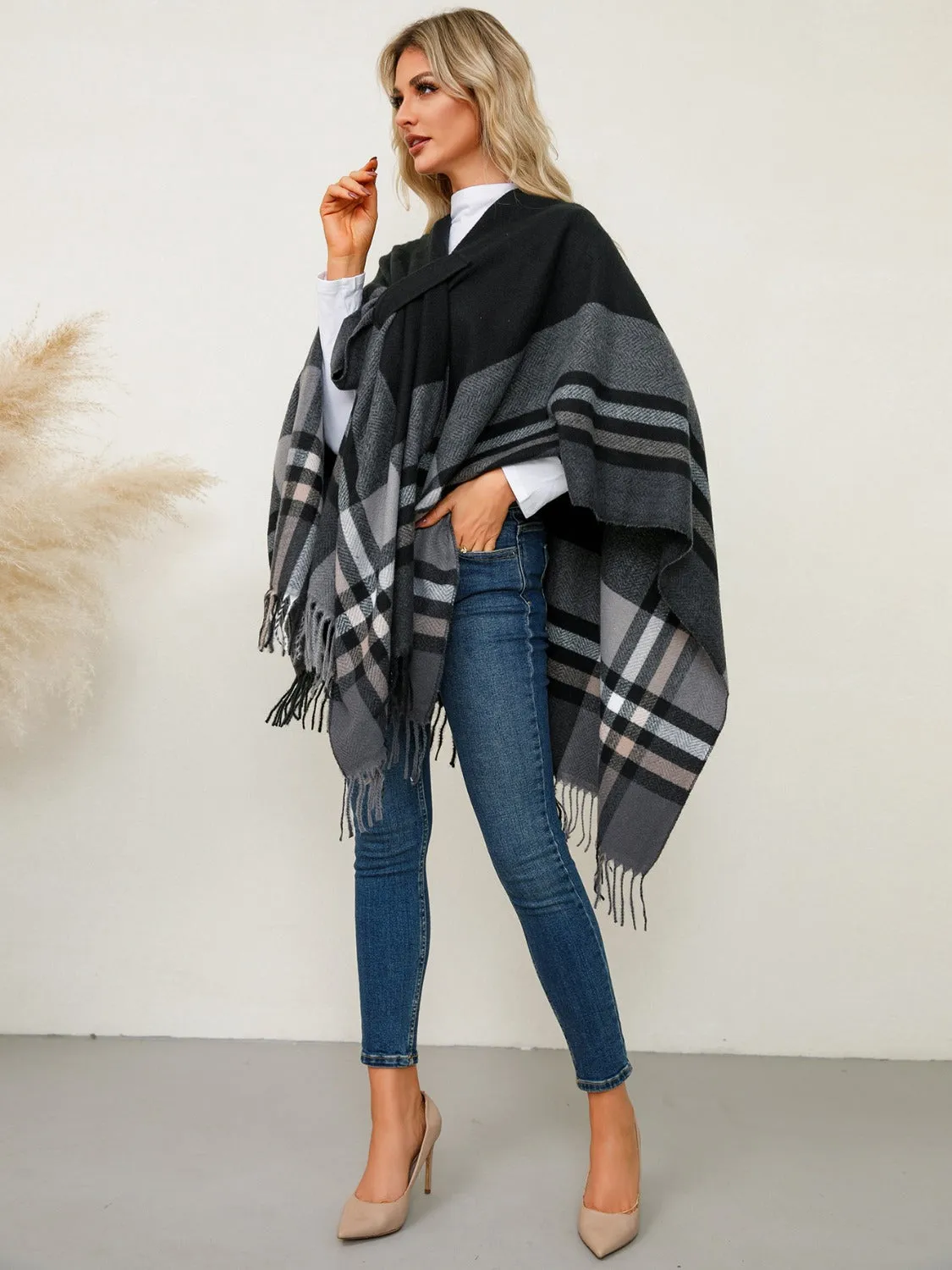 Fringe Contrast Plaid Poncho Women's Sweater Plaid New Women's Fashion