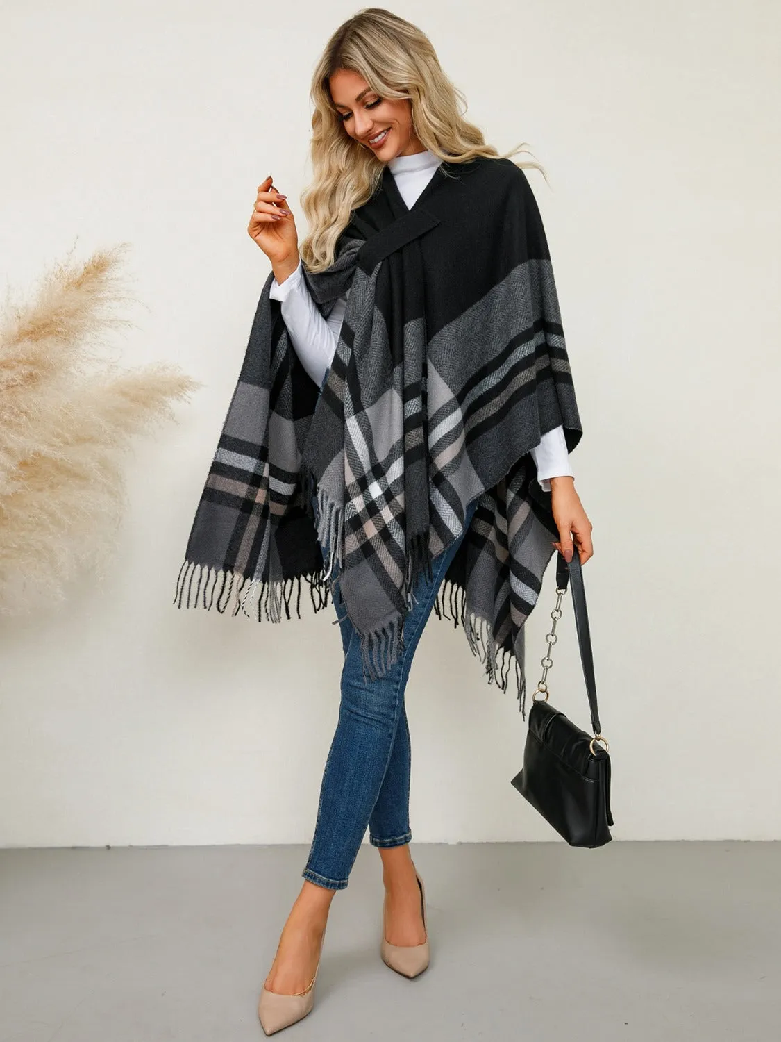 Fringe Contrast Plaid Poncho Women's Sweater Plaid New Women's Fashion