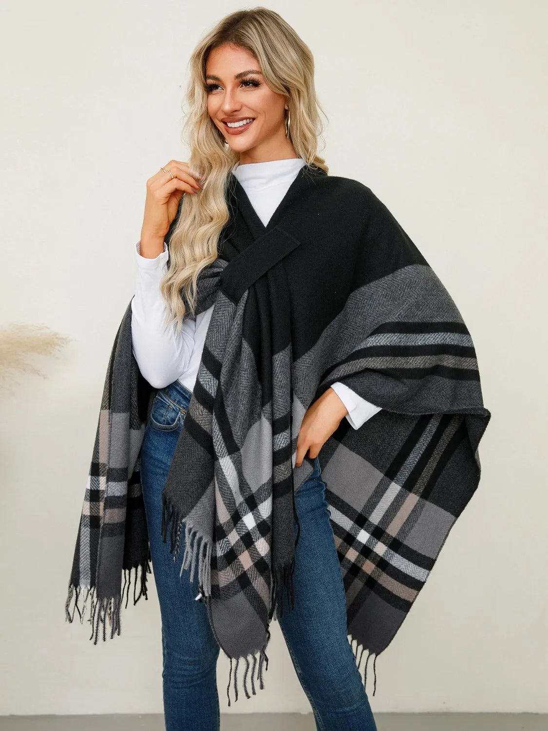 Fringe Contrast Plaid Poncho Women's Sweater Plaid New Women's Fashion