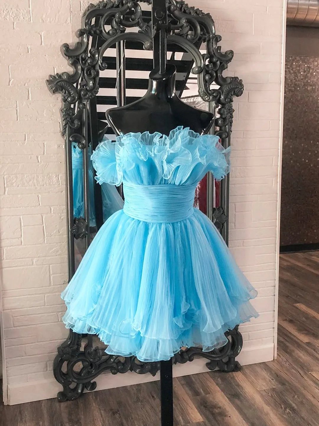 Lovely Blue Strapless A-Line Short Prom Dress Organza Pleated Ruffle Tiered Homecoming Dress