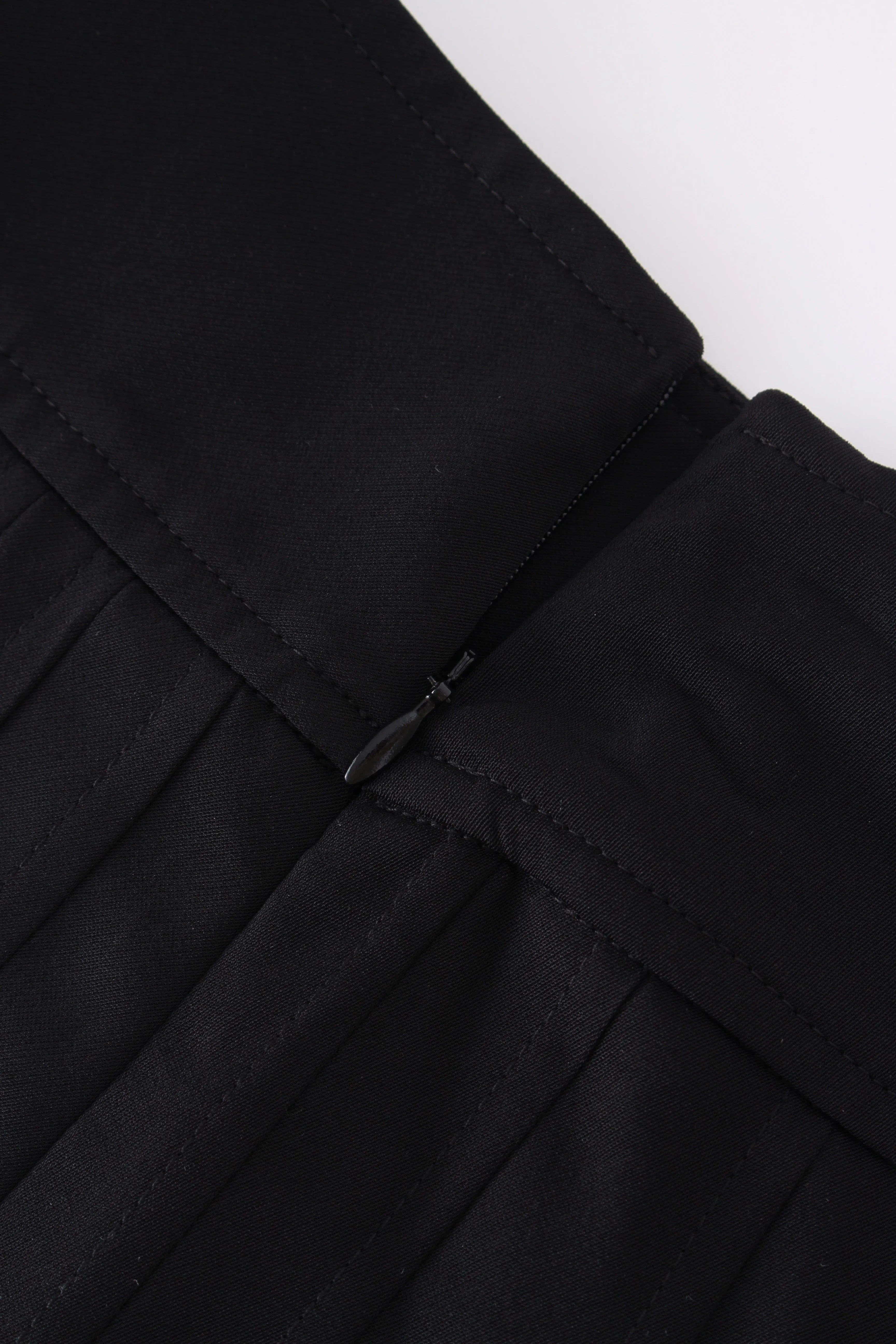 Yolk Pleated Skirt 37"-Black